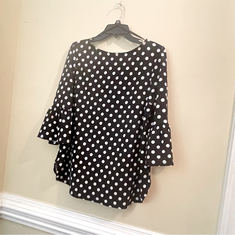 3/$25 Green Envelope Polka Dot Bell Sleeve Top Size 1X